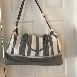 NWOT XL Canvas Travel Tote Overnight Bag